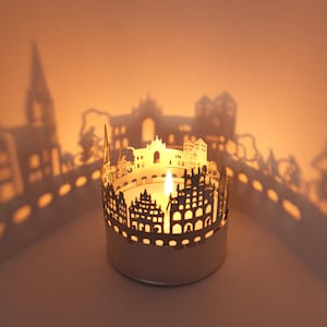 Muenster Skyline Shadow Play: Accesorio de vela para proyección de sala mágica - ¡Recuerdo perfecto para los fanáticos de Muenster!