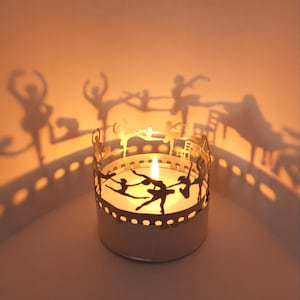 Ballet Shadow Play: Captivating Silhouette Motifs for Mesmerizing Room Decor - Ideal Gift for Dance Lovers & Enthusiasts!