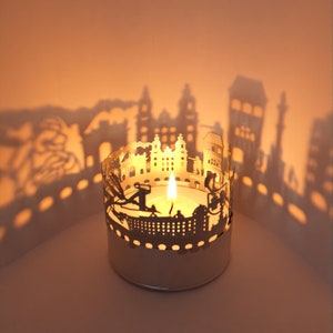 Innsbruck Skyline Shadow Play - Accesorio de vela fascinante, regalo de recuerdo impresionante - ¡Perfecto para los fanáticos de Innsbruck!