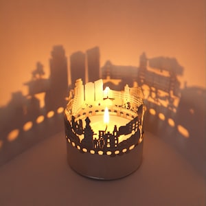 Jeux d'ombres sur la ligne d'horizon de Québec Bougie lanterne pour une projection fascinante de la silhouette Souvenir idéal pour les fans du Québec image 1