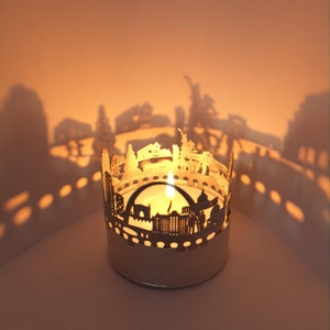 Jeu d'ombres sur la ligne d'horizon de Saint-Louis - Lanterne en forme de bougie pour une décoration de chambre magique - Un souvenir parfait pour tout fan de Saint-Louis !