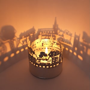 Stratford Skyline Shadow Play - Accattivante candela attaccata per i fan - Souvenir iconico della storica Stratford-upon-Avon