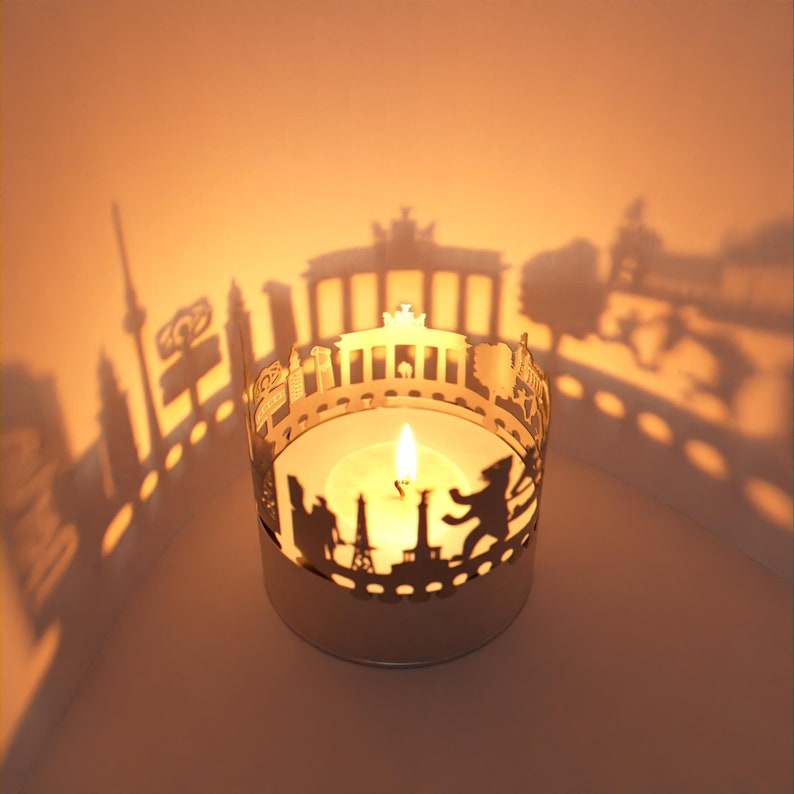 Berlin Skyline Schattenspiel - Kerzenaufsatz mit projizierten Wahrzeichen für magisches Lichtspiel - Perfektes Souvenir für Berlin Fans Bild 2