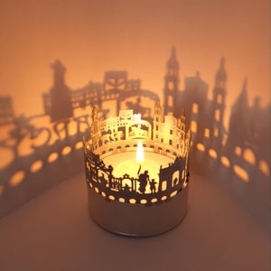 Nancy Skyline Shadow Play : accessoire de bougie silhouette envoûtante – Souvenir parfait pour les fans de Nancy – Amoureux de l'architecture de la ville.