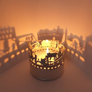 Chester Skyline Shadow Play Lantern Candle Attachment - Fascinante regalo de recuerdo para fanáticos - Crea una hermosa proyección de habitación