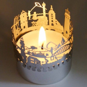 Fehmarn-Skyline Windlicht Schattenspiel Souvenir, 3D Edelstahl Aufsatz für Kerze inkl. Karte