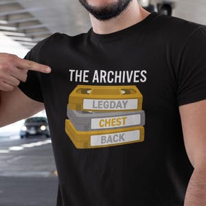 Jaren 90 vintage anime trainingsvibes, uniseks T-shirt, VHS-stack - Retro Tech Gym Motivatie analoge fitness-T-shirt