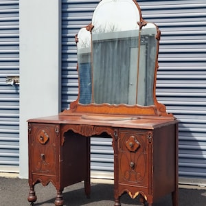 Vanity makeup dressing table 1930s depression era TLC pickup or shipping optional