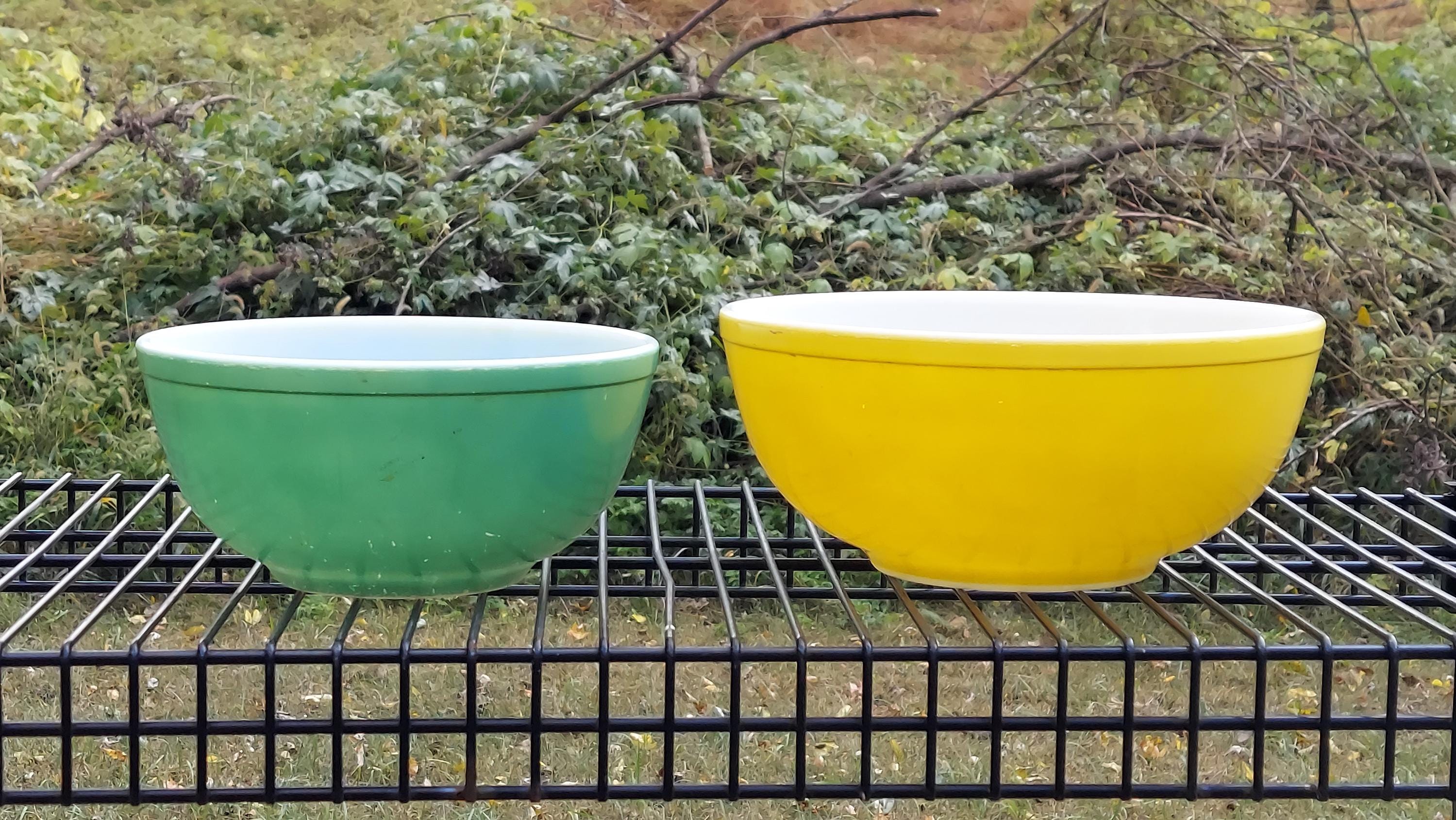 Yellow pyrex container (LIND) Yellow pyrex container (LIND)