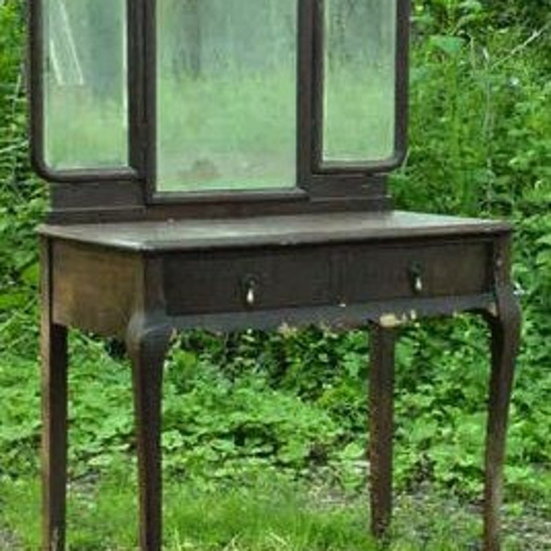 Vintage Makeup Vanity - Etsy