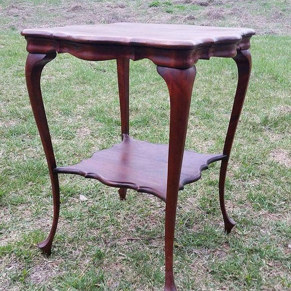 Mahogany Queen Anne parlor table lamp table 1900s mahogany