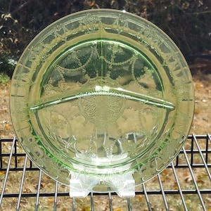 uranium depression glass green cameo pattern grill plates dishes china