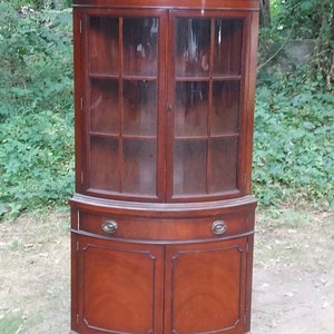 Drexel Travis Court Corner China Cabinet Curio Hutch 1950s