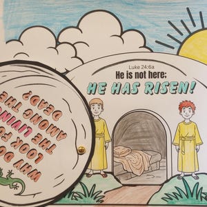Puede incluir: Una colorida ilustración dibujada a mano que representa una escena religiosa. La imagen presenta el texto "¡No está aquí: HA RESUCITADO!" y "¿POR QUÉ BUSCÁIS ENTRE LOS MUERTOS AL QUE VIVE?" Dos figuras están de pie frente a una tumba.