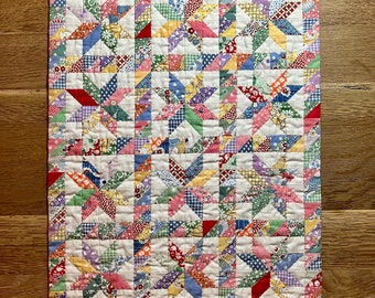 English PDF Graceful Stars Doll quilt pattern (size US letter) for machine piecing