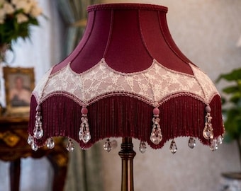 Burgunderroter viktorianischer Lampenschirm - Handgefertigter Kristall Tischlampenschirm mit Spitze Fransen