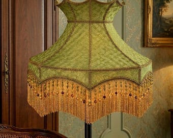 Pantalla de lámpara verde victoriana hecha a mano – Tela texturizada, flecos, cuentas, decoración real