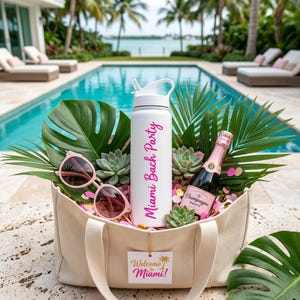 Personalized Villa Water Bottle | Custom Name Bachelorette Bridesmaid Gift 画像 9