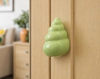 カラフルな巻き貝のセラミックハンドル - 漫画の巻き貝の引き出しハンドル、キャビネット、ワードローブに最適 | 沿岸の家の装飾セラミックハンドル