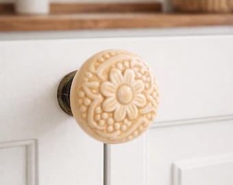 bouton floral vintage en céramique | Bouton de tiroir en céramique fait main | Poignée de porte d'armoire monotrou | Poignée florale rétro en céramique