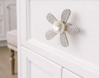 Crystal Flower Pearl Cabinet Knob | Single Hole Rhinestone Drawer Pull | Zinc Alloy Floral Knob for Dresser, Cabinet / Door Decor