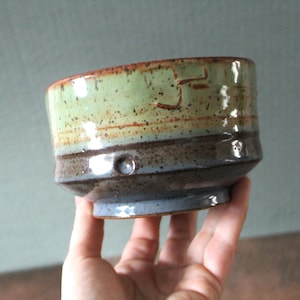 Cuenco de cerámica de gres esmaltado moteado hecho a mano