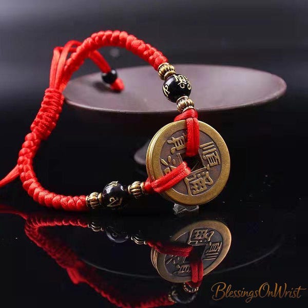 Bracciale con cinque monete dell'Imperatore benedette dal tempio / Gioielli di protezione con mantra e filo rosso