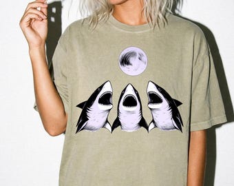 Haj T-shirt Komfortfärger, Tre Hajar Månen T-shirt, Rolig Haj Grafisk T-shirt, Havsälskare Gåva, Marinbiolog T-shirt, Estetiska Havsdjur