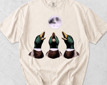 Tre ankor månskjorta | Rolig gräsand-T-shirt | Tre vargmåneparodi-T-shirt | Ankskjorta i komfortfärger | Fågelälskare meme-gåva