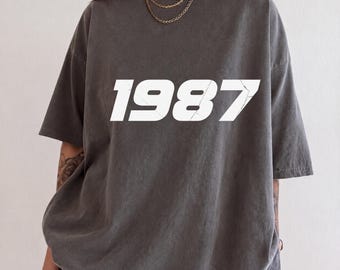 Anpassad födelseårströja, personlig födelseårströja, retro födelsedagspresent med grafisk grafik, vintage 90-tals estetisk universitets-T-shirt