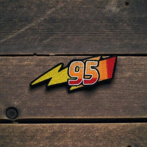 95 Parche bordado de coche Para coser o planchar