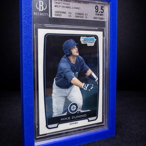 Marco de exhibición de tarjetas graduadas 3D de The Foundry Frame para tarjetas graduadas Beckett BGS