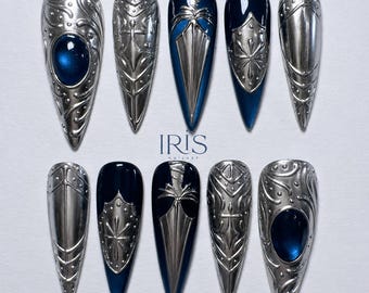 Middeleeuws harnas pers op nagels Blauw Cat Eye Chroomzilver | Fantasy Knight-stilettonagels | Nagelkunst met gotisch zwaard | Statementnagelset