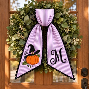 Personlig Halloween-kransbåge, broderad häxpumpa-monogramrosett, läskig dörrdekoration