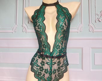 Smaragdgrüner Neckholder-Body aus Spitze – transparente Teddy-Lingerie