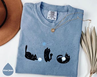 Comfort Colors Black Cats Winter Shirt, Black Cats and Snowflakes Tee, Cute Christmas Cat Tee, Winter Cat Shirt, Cozy Cat Lover Gift
