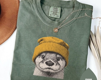 Otter in Beanie Tshirt -Cozy Retro 90s Animal Sweatshirt, Cute Otter Tee, Otter Holiday Tee, Sea Animal Christmas, Otter Lovers
