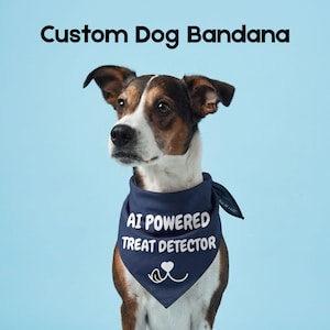 Puede incluir: Un perro con un pañuelo azul marino con el texto blanco "AI POWERED TREAT DETECTOR" y un corazón y una huella de pata. El perro tiene pelo marrón, negro y blanco sobre un fondo azul claro. Las palabras "Custom Dog Bandana" están en la parte superior.