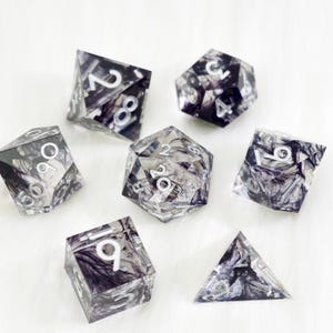 Juego de dados Gothic Black Smoke de resina hecha a mano, 7 dados poliédricos de borde afilado para jugadores de DnD, juego de dados de rol de Dungeons and Dragons con
