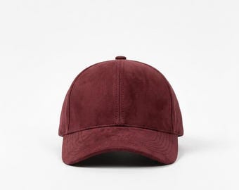 Gorra de ante color baya oscuro / Gorra de béisbol de ante / Gorra de cuero para mujer / Gorra de ante para hombre / Gorra de lujo discreto / Gorra minimalista / Gorra sin logotipo