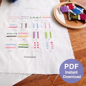 Könnte beinhalten: Ein weißes Stoffquadrat mit verschiedenen Stickstichbeispielen in Rot, Blau, Lila, Grün und Gelb. Das Wort "Stickerei" steht oben. Der Text "Lucydiamond" steht unten. Ein hölzerner Stickrahmen mit bunten Garnrollen befindet sich im Hintergrund.