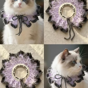 Pode incluir: Uma coleira de gato de crochê lilás e cinza com borda franzida e fecho de laço. A coleira é mostrada em um gato Ragdoll com olhos azuis. Acessório decorativo para animais de estimação.