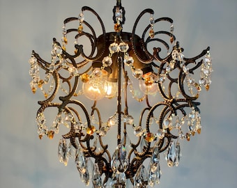 Lustre antigo vintage dos anos 1960 em bronze e cristal âmbar – 3 lâmpadas para sala de estar