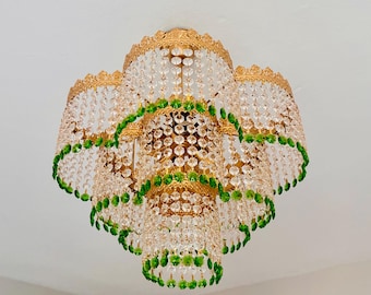 Lampadario vintage a forma di margherita in cristallo - Cristalli verde smeraldo e trasparenti - Dettaglio portalampada floreale - Restaurato (5x E27)