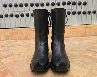Botas medievales hechas a mano de cuero negro – Zapatos vikingos para LARP para hombres y mujeres, calzado renacentista con cordones de auténtica piel de vaca.