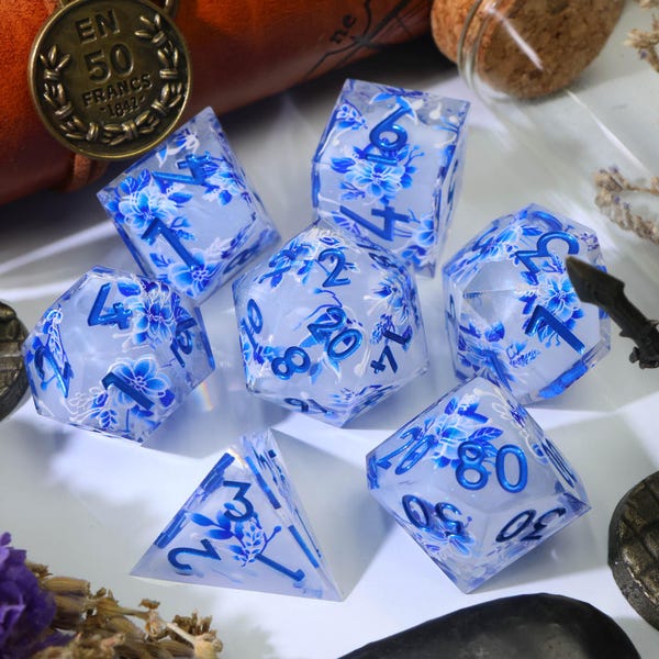 Juego de dados de resina con diseño floral azul y blanco, dados de porcelana con borde afilado para juegos de rol de mesa, regalos para ella.