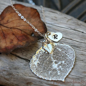 Gepersonaliseerde ketting van echt espenblad, aangepaste ketting met initiële hart, bruidsmeisje cadeau, herfst herfst huwelijkscadeau, met de hand gestempeld monogram sieraden