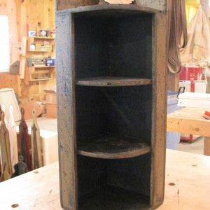 Quebec Corner Shelf - Primitive Finish