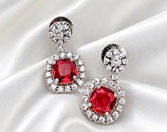 Pendientes de cristal de rubí rojo, pendientes colgantes con halo de circonitas cúbicas talla cojín, joyería nupcial de plata 925, elegantes pendientes llamativos, regalo para ella.