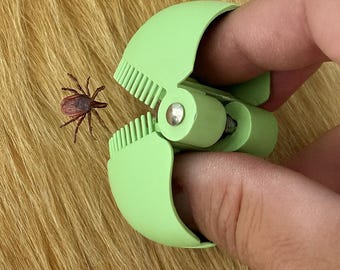 Ticky - das erste 3-in-1 Tool zur Zeckenentfernung bei Hunden und Katzen